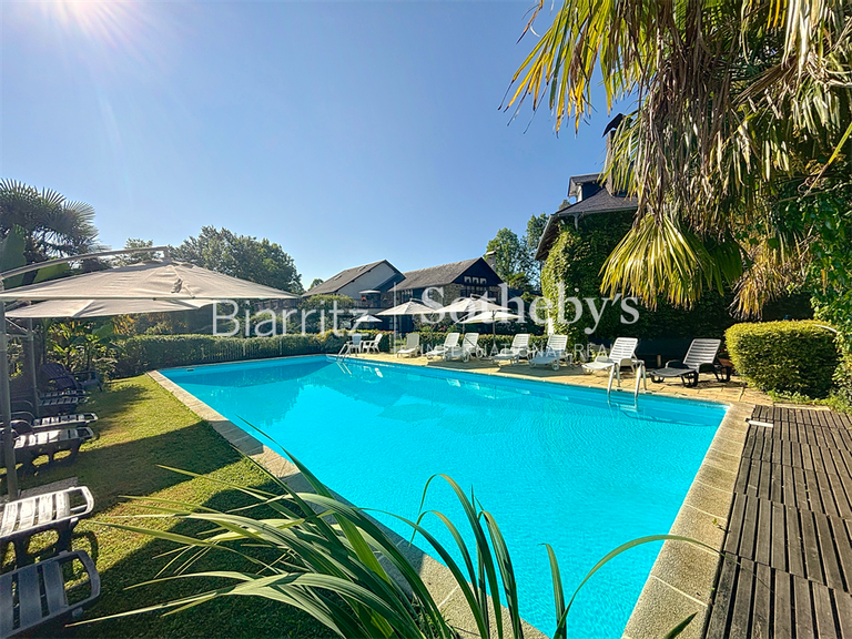 Maison Haut-de-Bosdarros - 18 chambres - 857m²