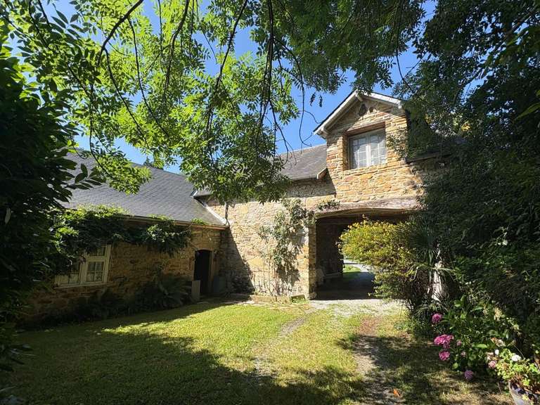 Maison Haut-de-Bosdarros - 14 chambres - 900m²