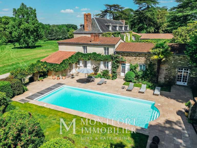 Maison Haute-Goulaine - 5 chambres - 447m²
