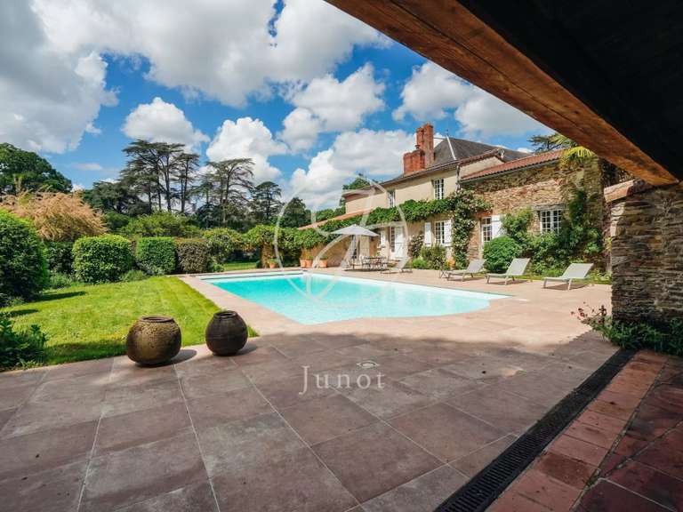 Maison Haute-Goulaine - 5 chambres - 447m²