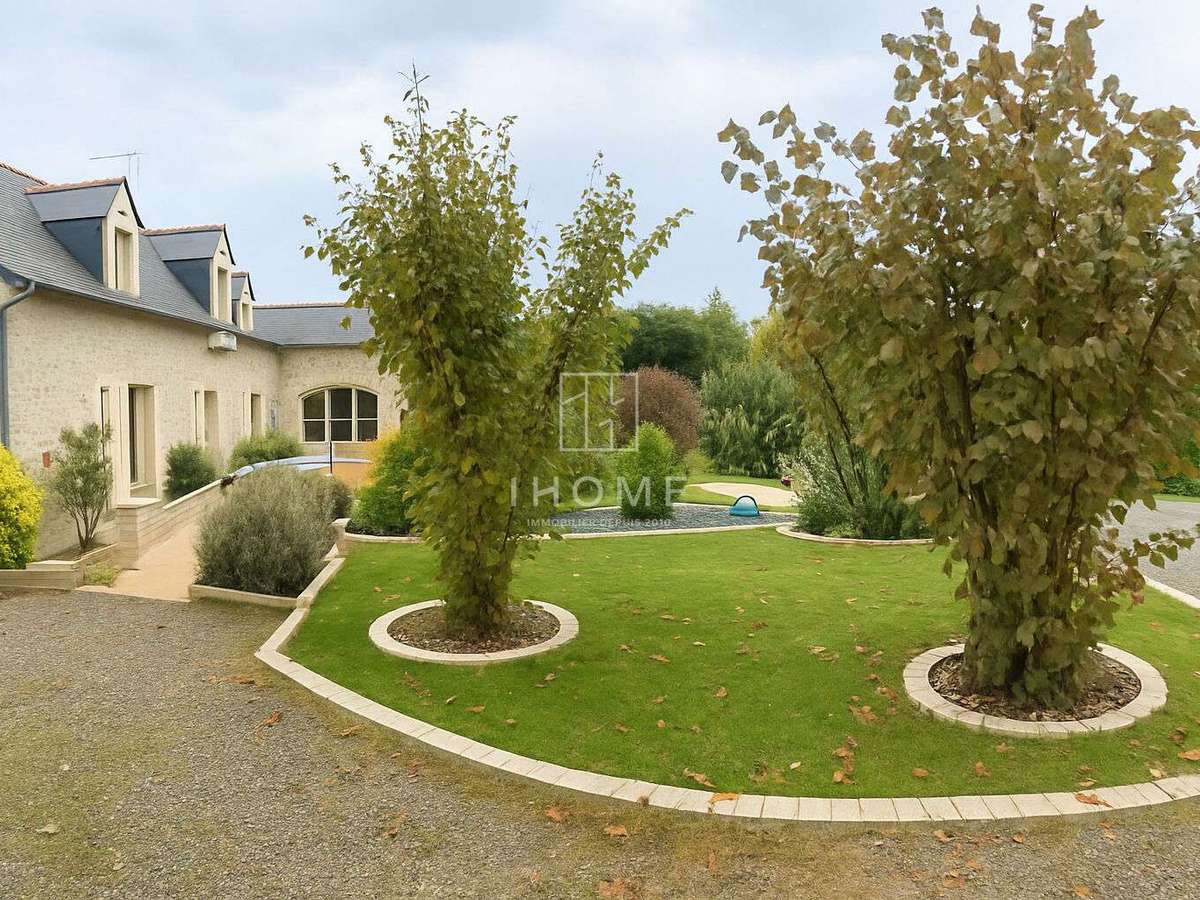 Maison Huillé-Lézigné