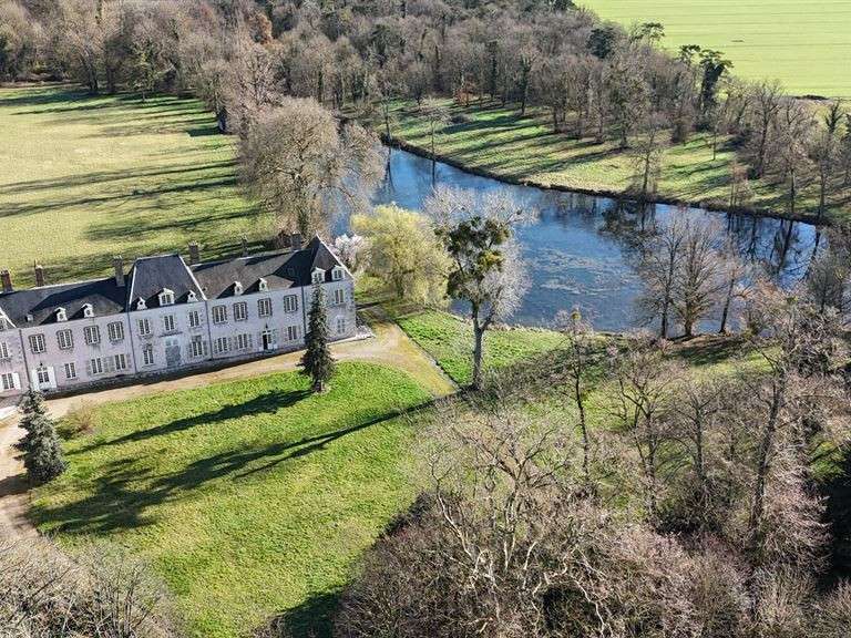Château Huisseau-sur-Mauves - 11 chambres - 900m²