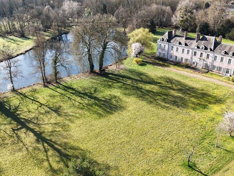 Château Huisseau-sur-Mauves - 11 chambres - 900m²