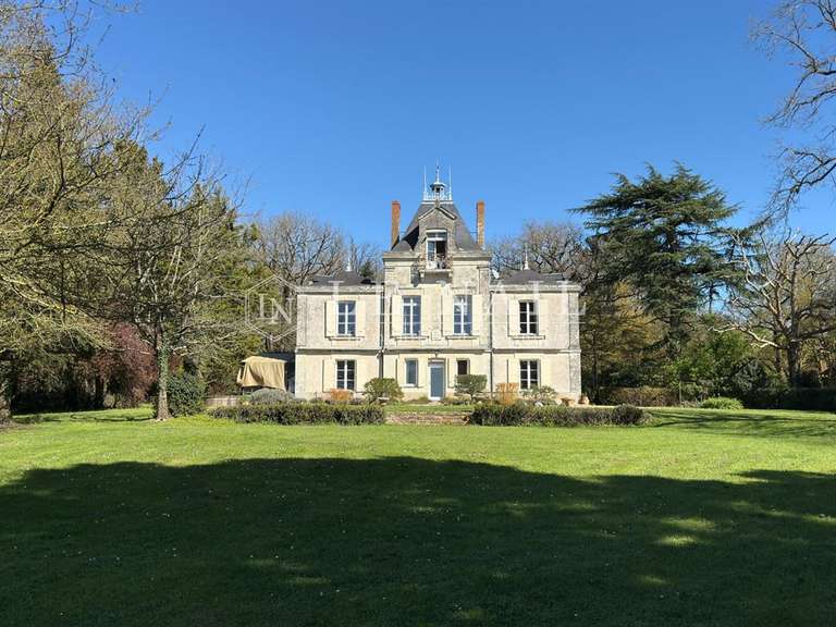 Propriété Ingrandes-le-Fresne-sur-Loire - 5 chambres - 255m²