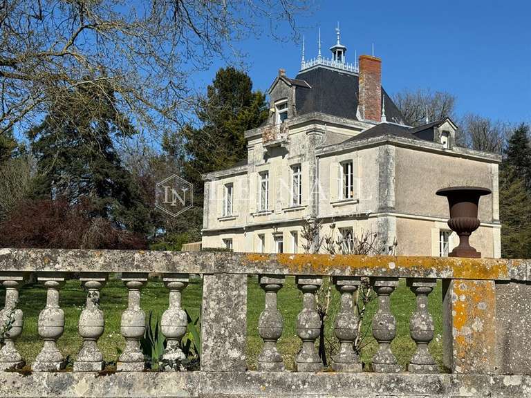 Propriété Ingrandes-le-Fresne-sur-Loire - 5 chambres - 255m²