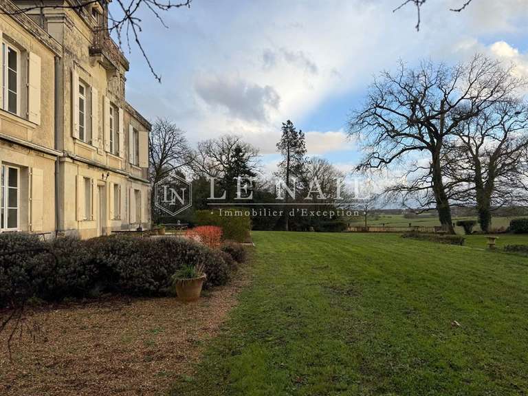 Propriété Ingrandes-le-Fresne-sur-Loire - 5 chambres - 255m²