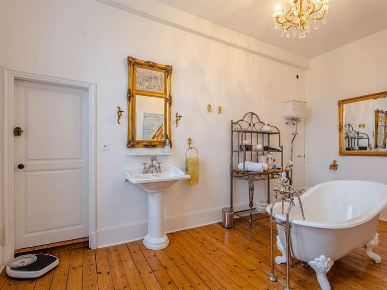 Maison Isigny-le-Buat - 7 chambres - 404m²