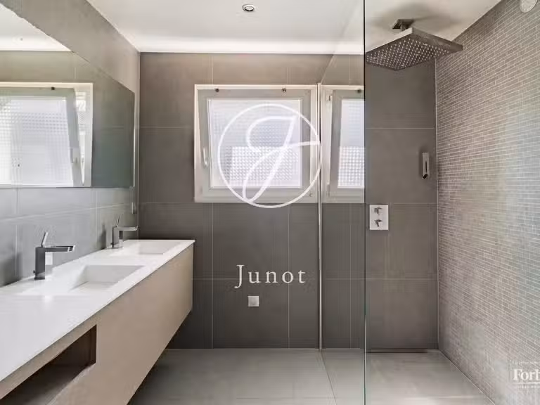Maison Issy-les-Moulineaux - 5 chambres - 287m²