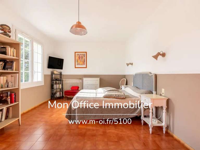Maison Istres - 3 chambres - 205m²
