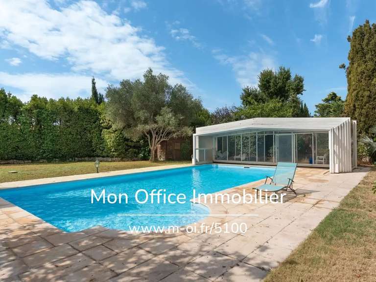 Maison Istres - 3 chambres - 205m²