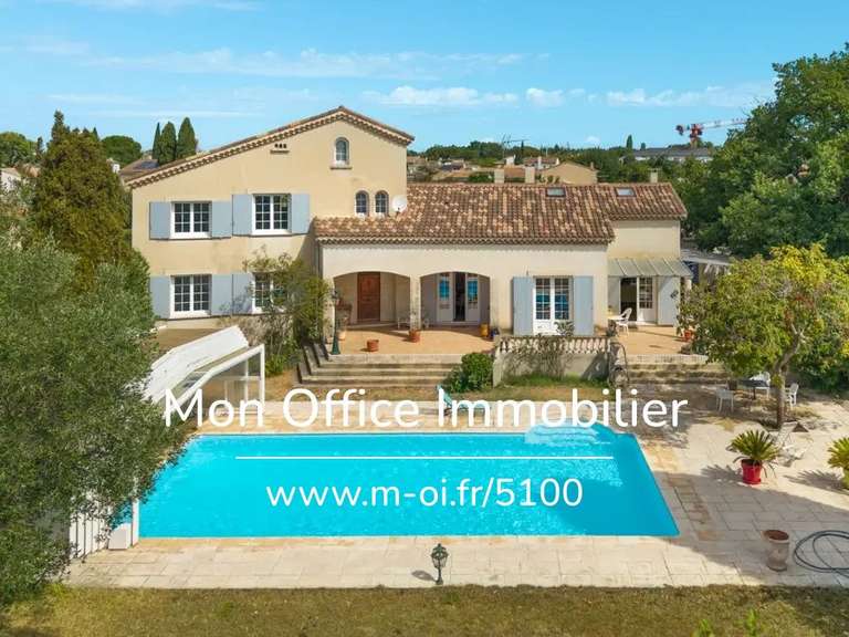Maison Istres - 3 chambres - 205m²