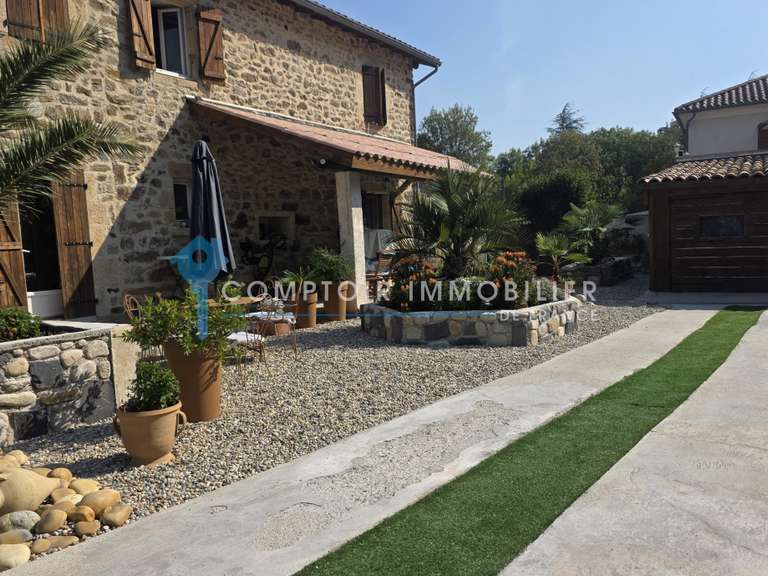 Maison Jaujac - 4 chambres - 136m²