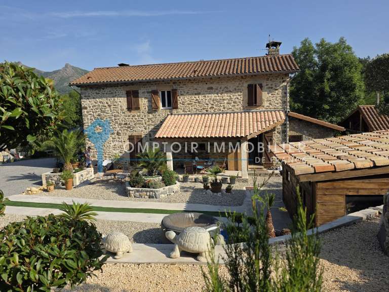 Maison Jaujac - 4 chambres - 136m²