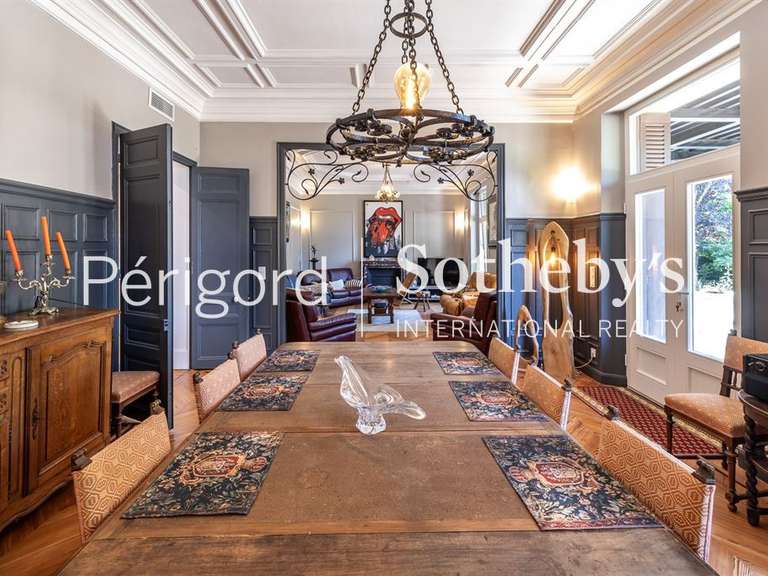 Maison Javerlhac-et-la-Chapelle-Saint-Robert - 9 chambres - 520m²