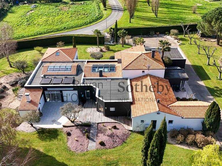 Maison Jazennes - 6 chambres - 533m²