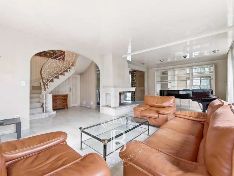 Maison Joinville-le-Pont - 3 chambres - 220m²