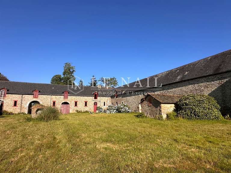 Château Josselin - 9 chambres - 750m²
