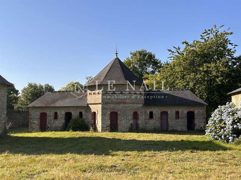 Château Josselin - 9 chambres - 750m²