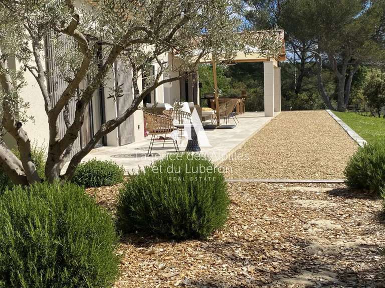 House Joucas - 4 bedrooms - 6300m²