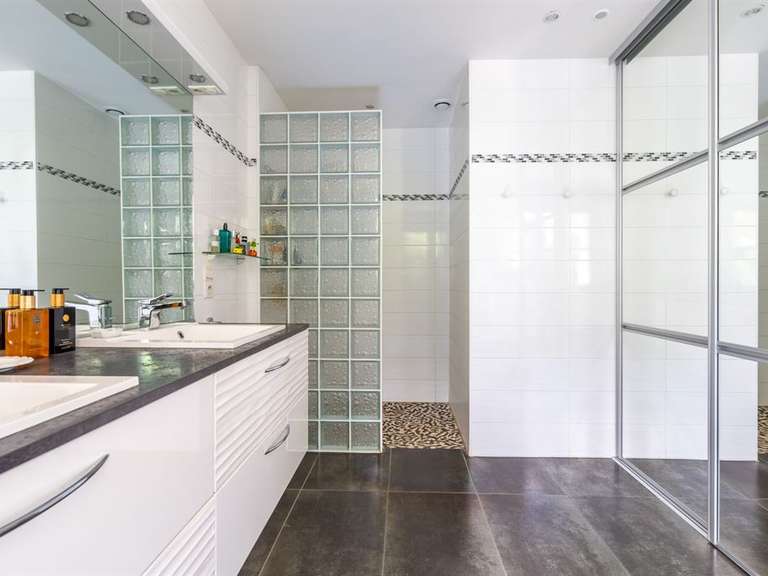 Maison Joué-lès-Tours - 3 chambres - 210m²