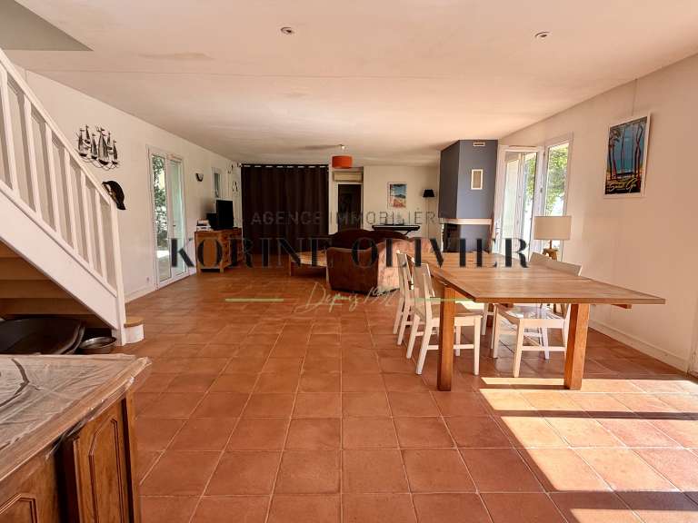House Jouques - 6 bedrooms - 200m²