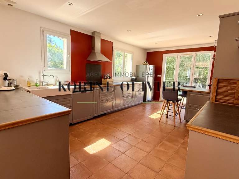 House Jouques - 6 bedrooms - 200m²