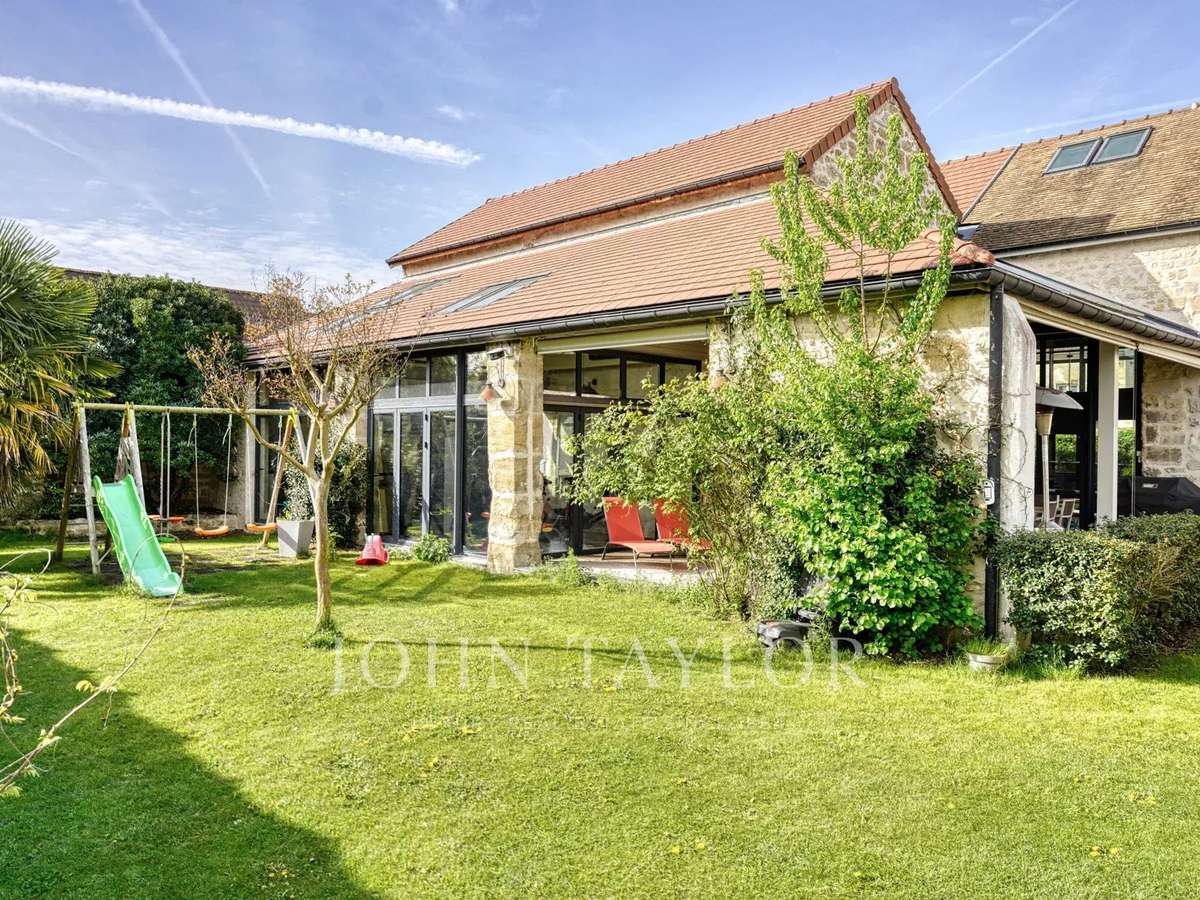 House Jouy-le-Moutier