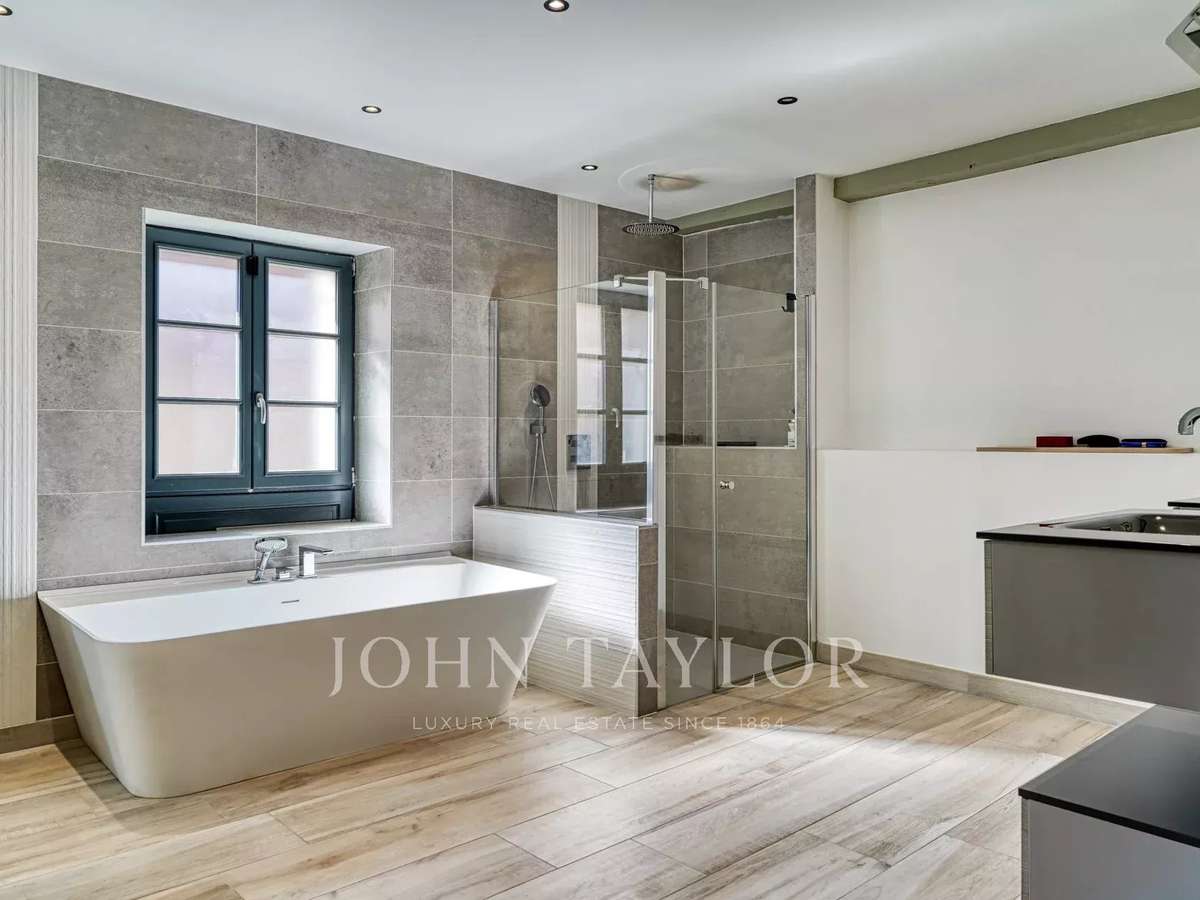 House Jouy-le-Moutier