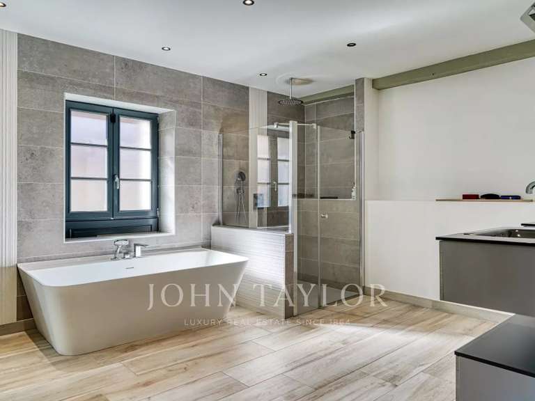 Maison Jouy-le-Moutier - 6 chambres - 530m²