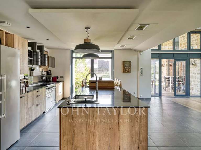 Maison Jouy-le-Moutier - 6 chambres - 530m²