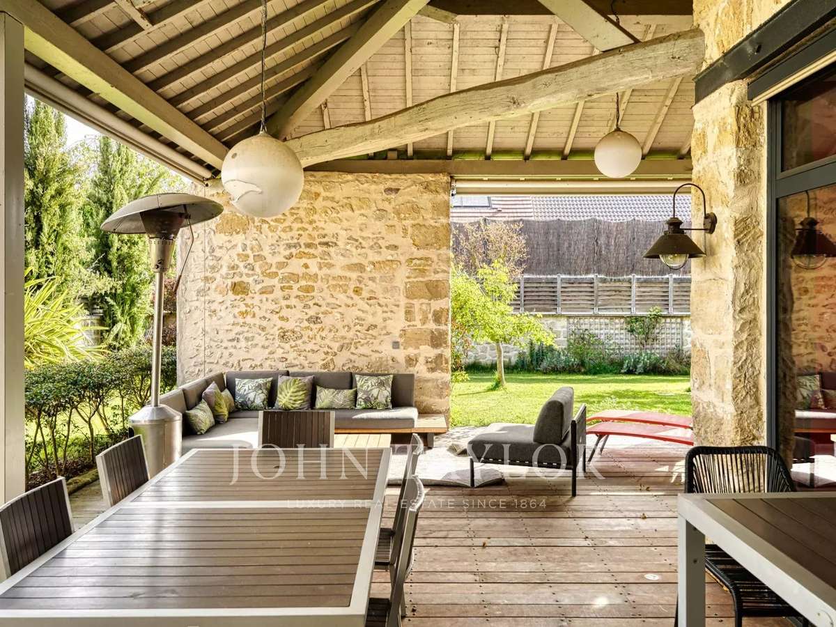 House Jouy-le-Moutier