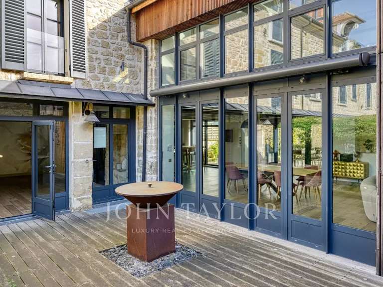 Maison Jouy-le-Moutier - 6 chambres - 530m²