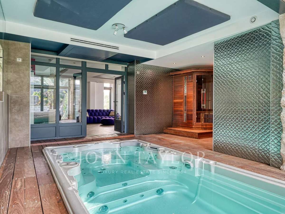 House Jouy-le-Moutier