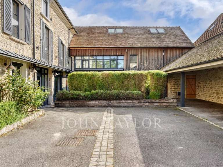 Maison Jouy-le-Moutier - 6 chambres - 530m²