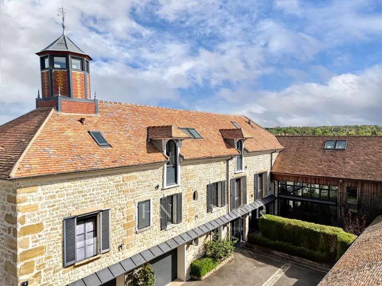 Maison Jouy-le-Moutier - 6 chambres - 530m²
