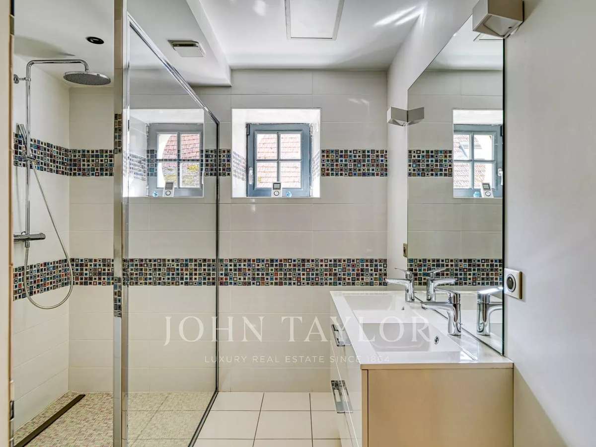 House Jouy-le-Moutier