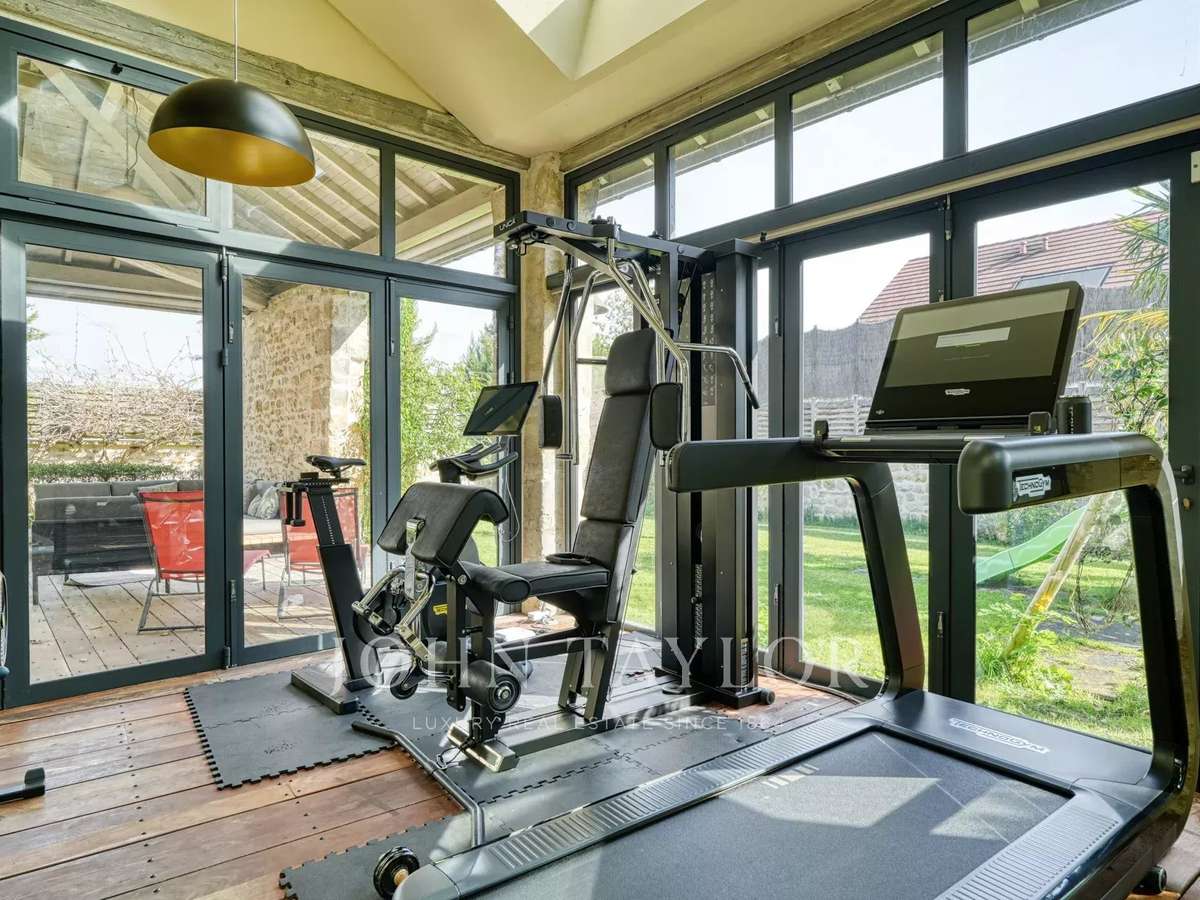 House Jouy-le-Moutier