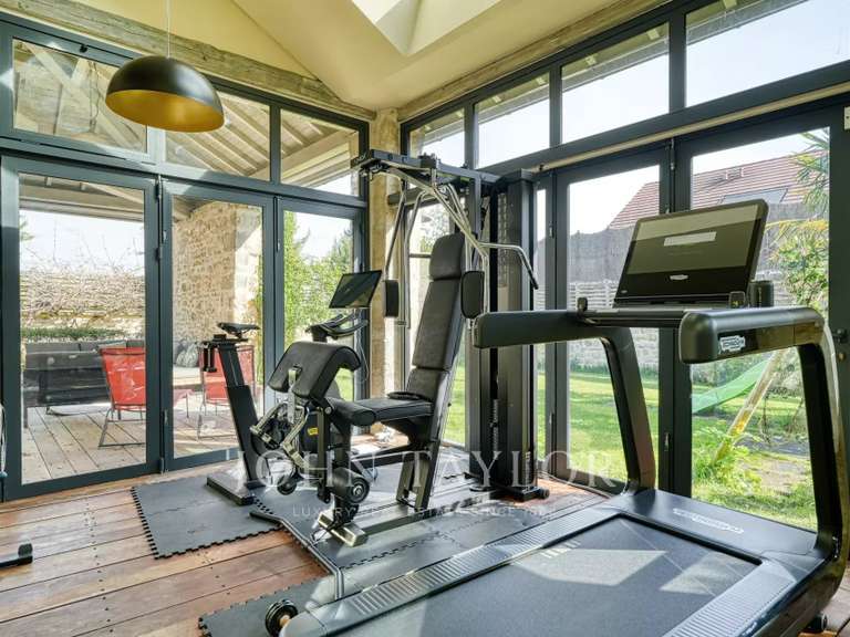 Maison Jouy-le-Moutier - 6 chambres - 530m²