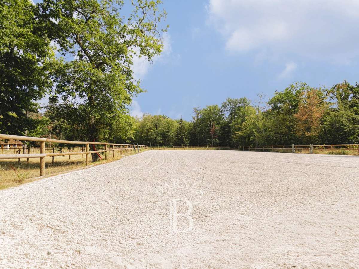 Property Jouy-le-Potier