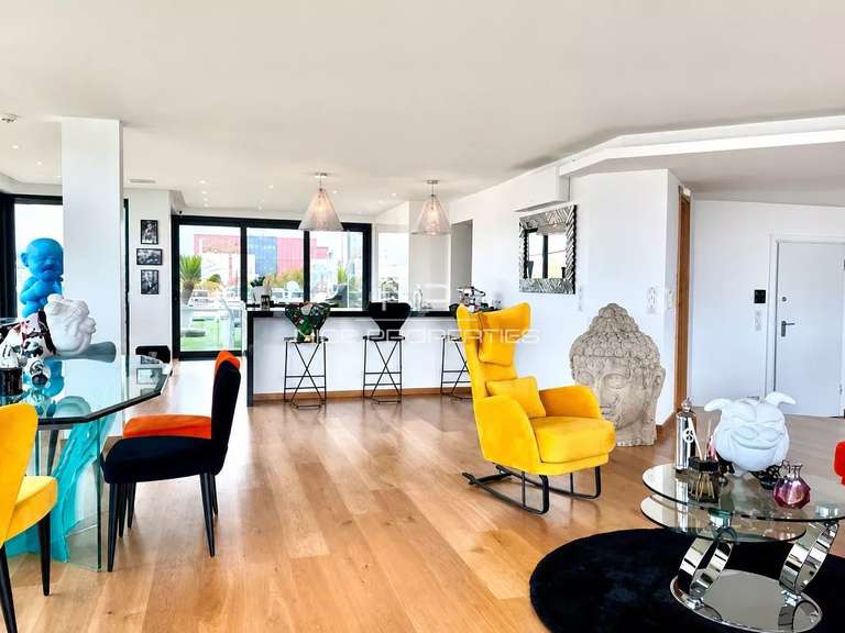 Apartment juan-les-pins - 4 bedrooms - 221m²