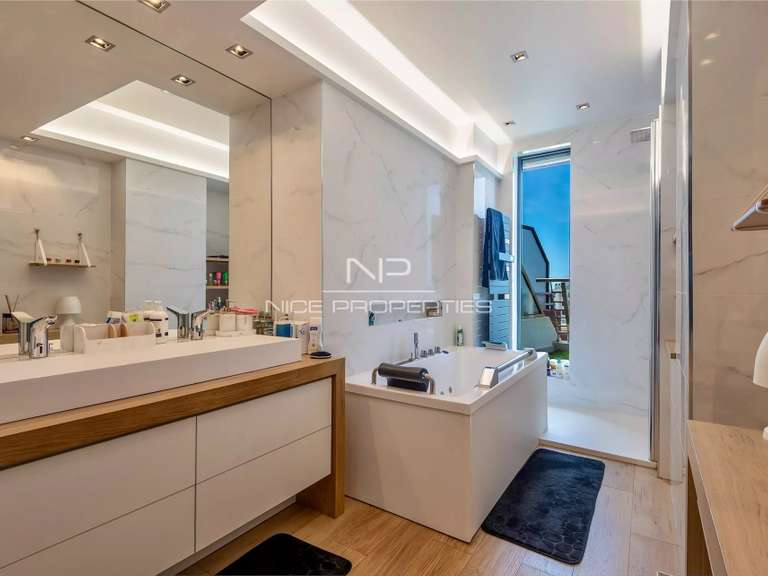 Apartment juan-les-pins - 4 bedrooms - 221m²