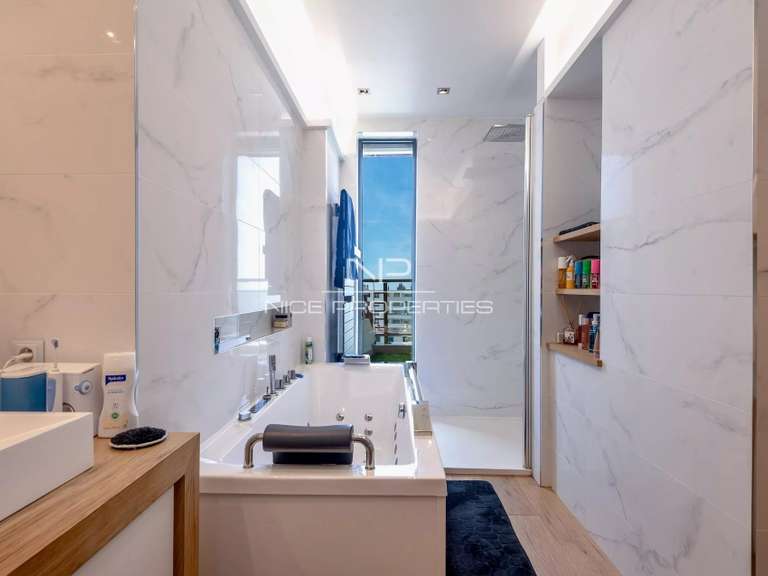 Apartment juan-les-pins - 4 bedrooms - 221m²