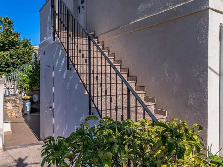 Maison Juan-les-pins - 2 chambres - 209m²