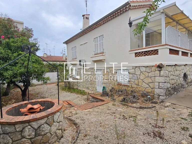 Maison Juan-les-pins - 3 chambres - 157m²