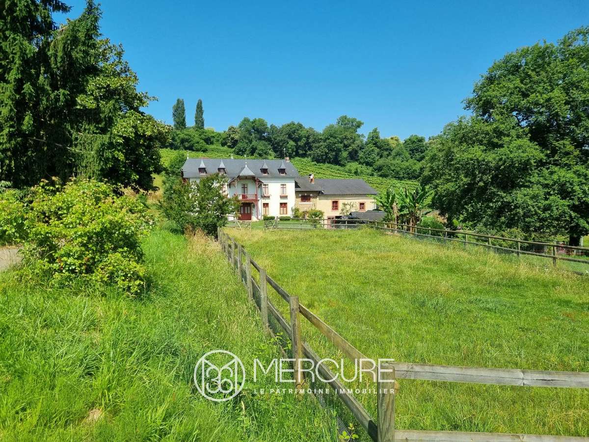 Equestrian property Jurançon