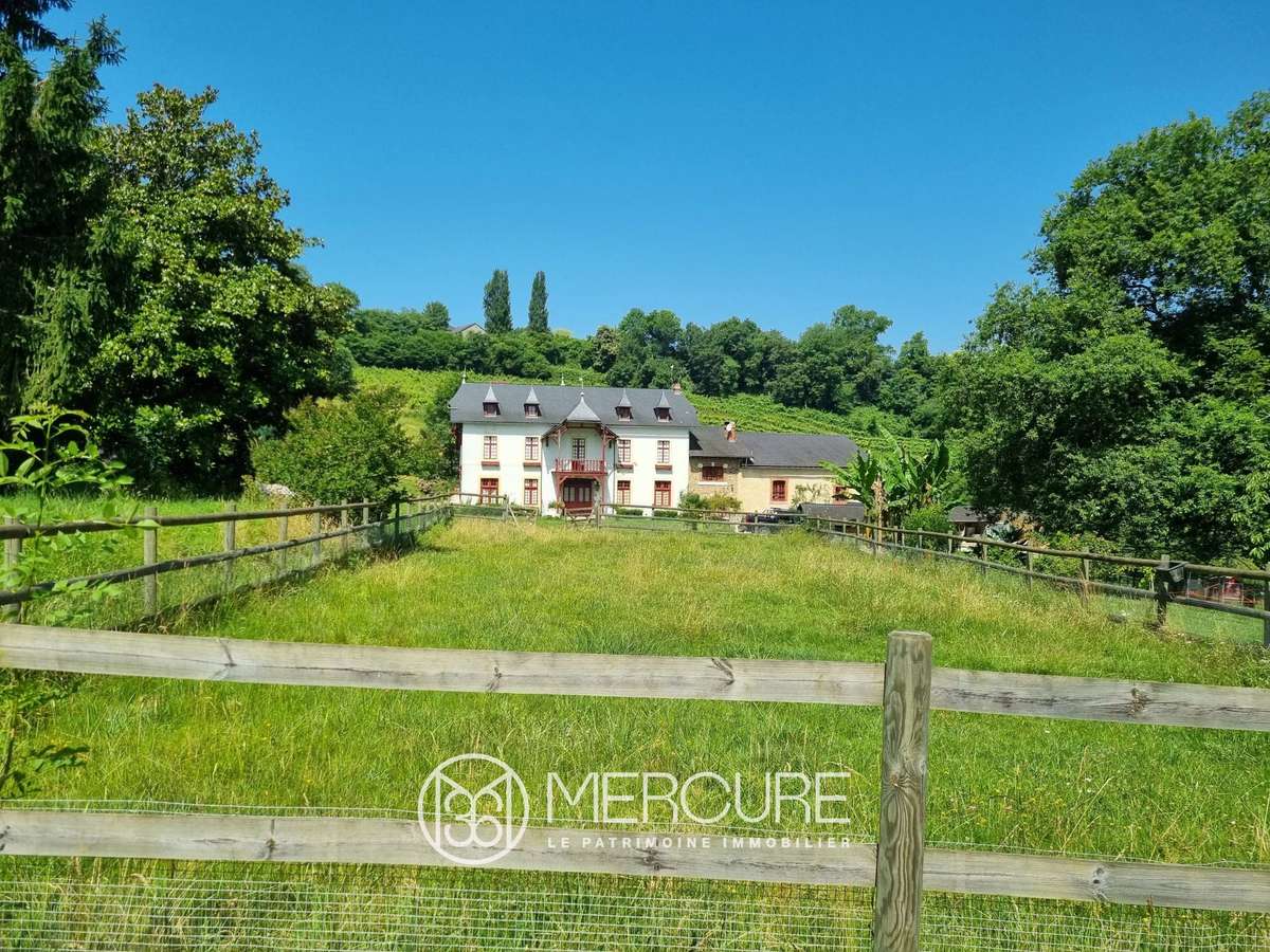 Equestrian property Jurançon