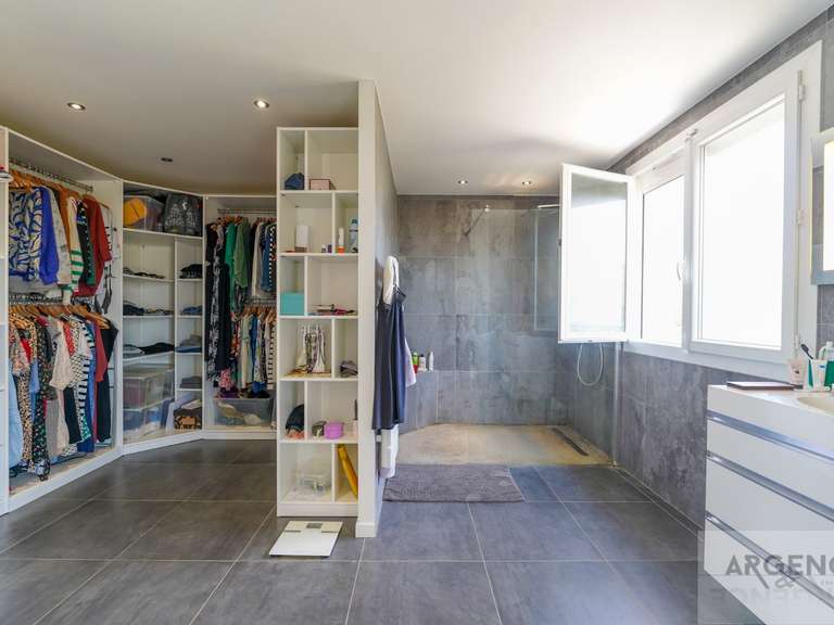 Maison Juvignac - 5 chambres - 178m²