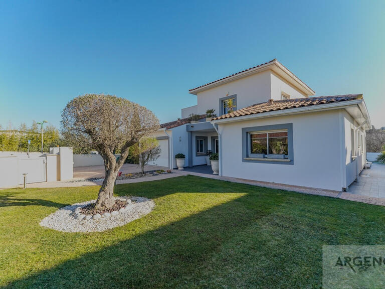 Maison Juvignac - 4 chambres - 226m²