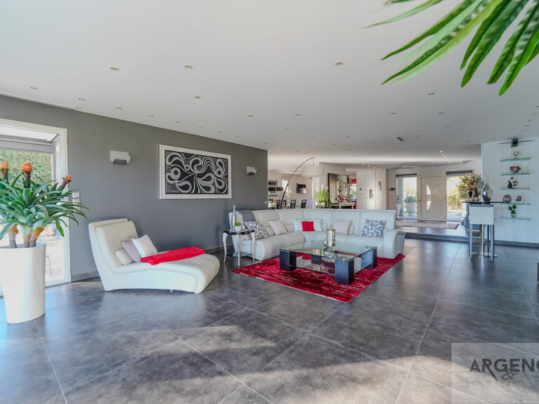 Maison Juvignac - 4 chambres - 226m²