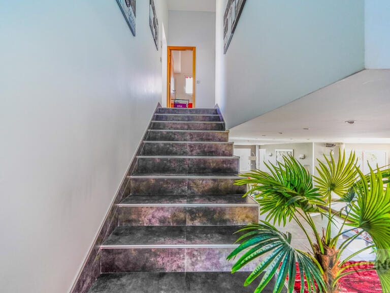 Maison Juvignac - 4 chambres - 226m²